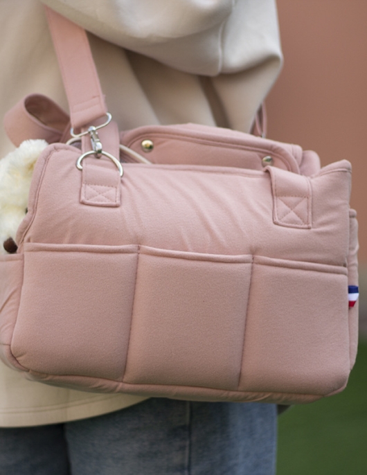 Going out in winter to carry pet dog bags, shoulders, shoulder hand -to -back, tilted across Teddy small dog pink